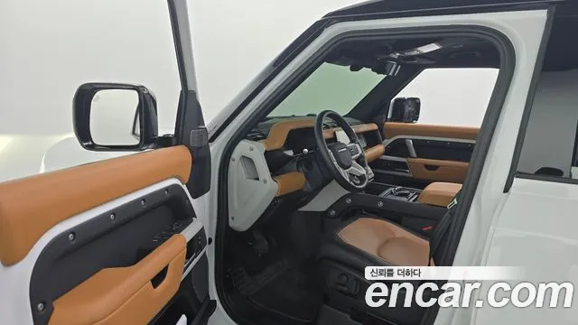 Land Rover Defender — Фото автомобиля 8