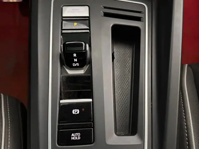 Volkswagen Golf — Фото автомобиля 11