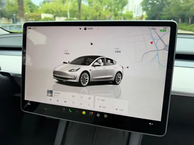 Tesla Model 3 — Фото автомобиля 15