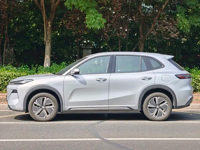 Geely Galaxy Starship 7 EM-i — Фото автомобиля 4