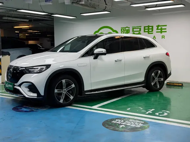 Mercedes-Benz EQE SUV — Фото автомобиля 8
