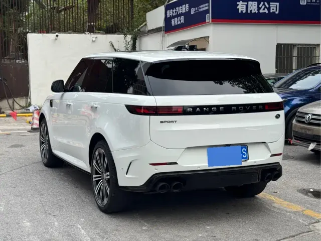Land Rover Range Rover Sport — Фото автомобиля 3