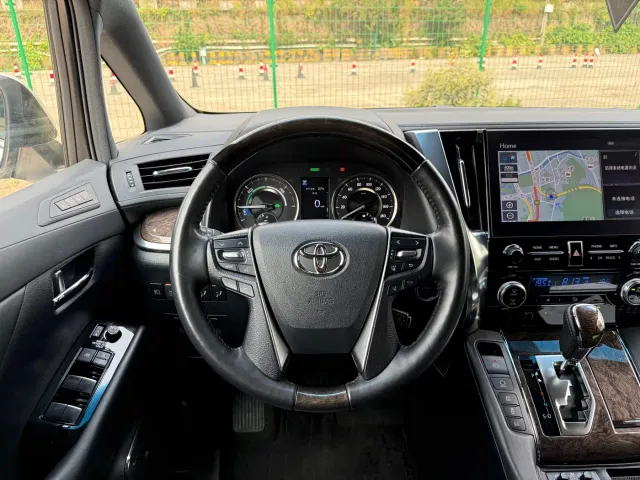 Toyota Alphard — Фото автомобиля 7