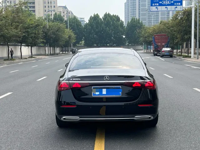 Mercedes-Benz E-Class — Фото автомобиля 20