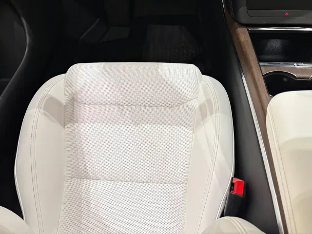Tesla Model S — Фото автомобиля 13