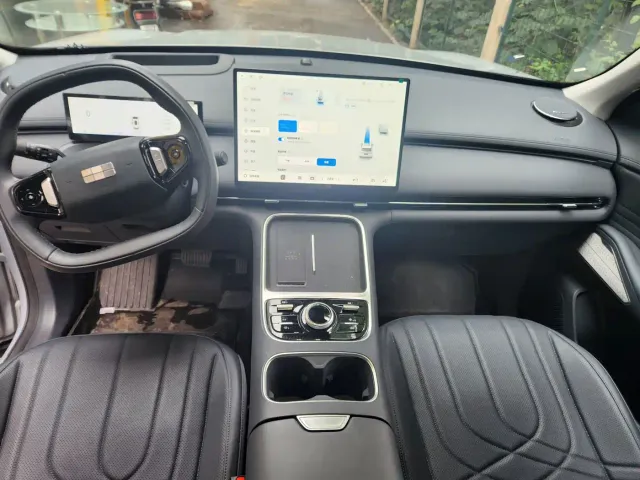 Geely Galaxy Starship 7 EM-i — Фото автомобиля 5