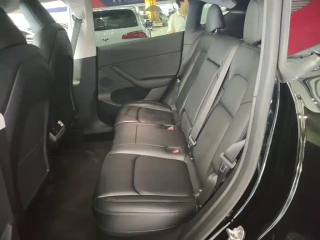 Tesla Model Y — Фото автомобиля 16