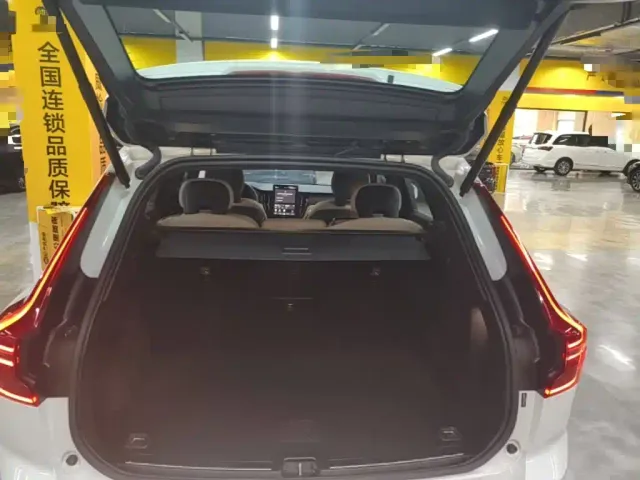 Volvo XC60 — Фото автомобиля 18