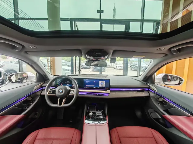 BMW 5 Series — Фото автомобиля 11