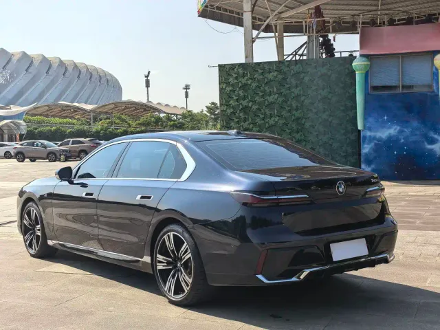 BMW 7 Series — Фото автомобиля 6