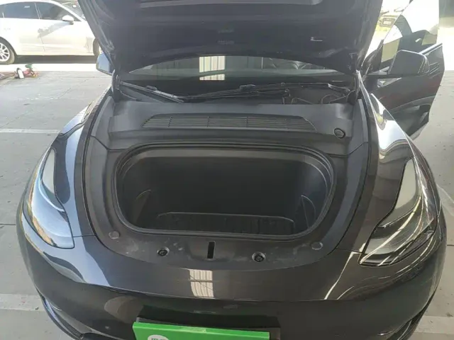 Tesla Model Y — Фото автомобиля 19