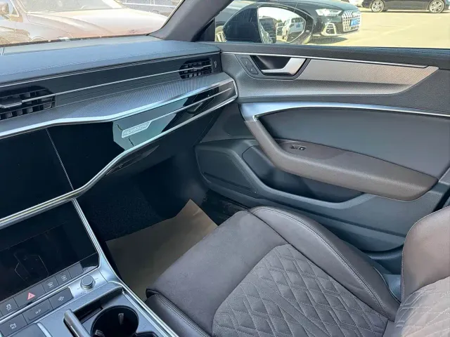 Audi A7L — Фото автомобиля 11