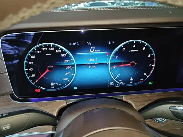 Mercedes-Benz E-Class — Фото автомобиля 11