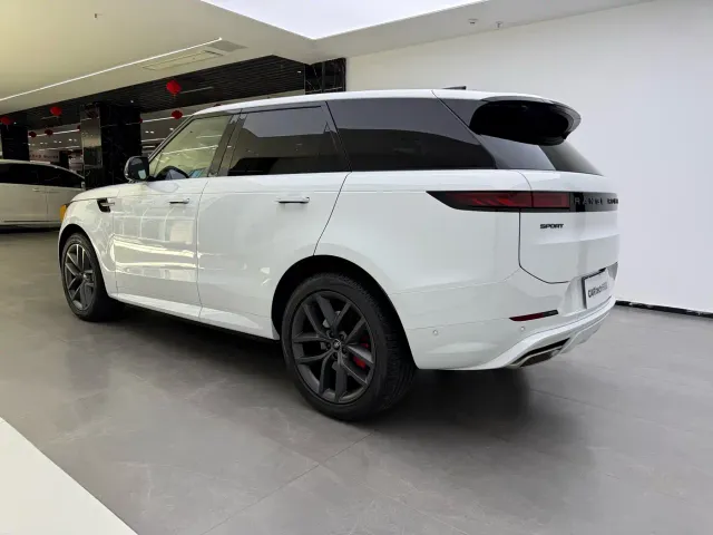 Land Rover Range Rover Sport — Фото автомобиля 9