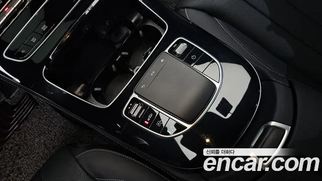 Mercedes-Benz E-Class — Фото автомобиля 27