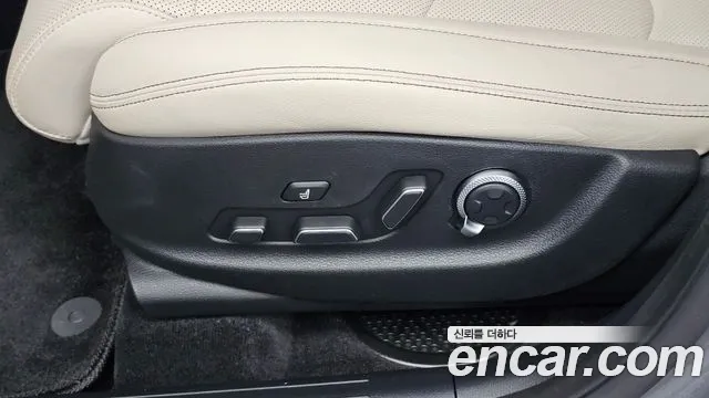 Genesis GV70 — Фото автомобиля 16