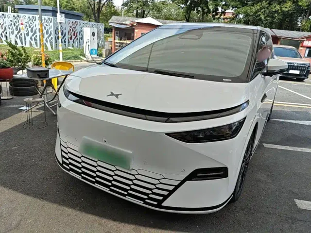 Фотография автомобиля — Xpeng X9