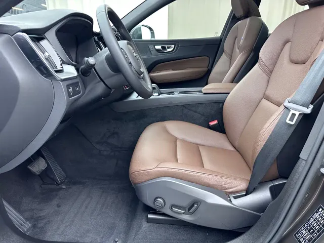 Volvo XC60 — Фото автомобиля 4