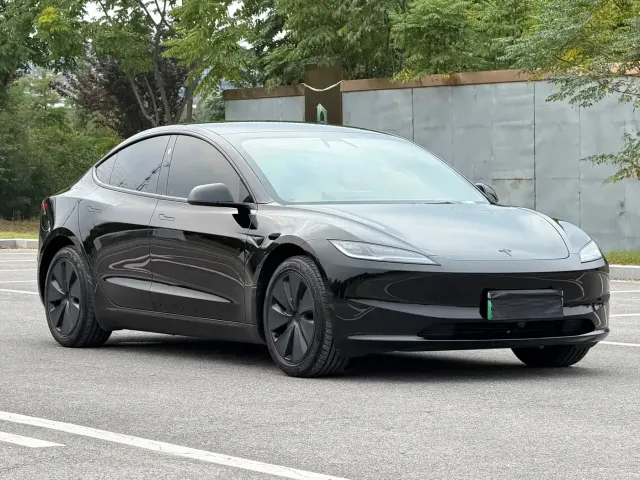 Tesla Model 3 — Фото автомобиля 7