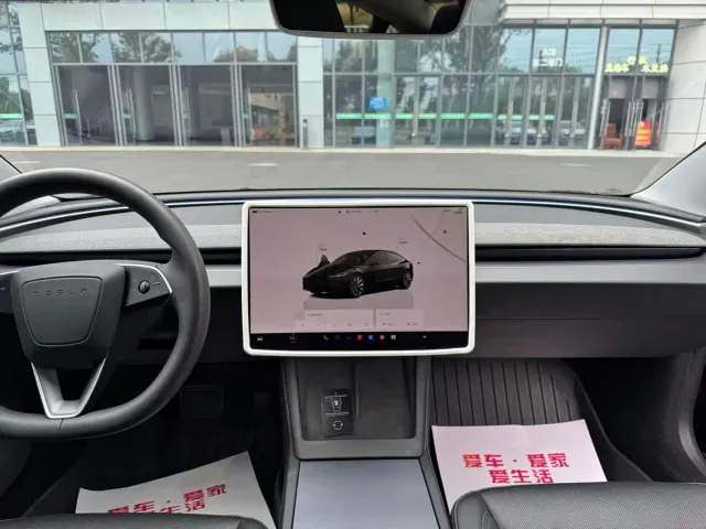 Tesla Model 3 — Фото автомобиля 18
