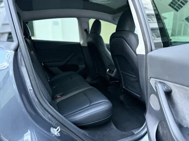 Tesla Model Y — Фото автомобиля 17