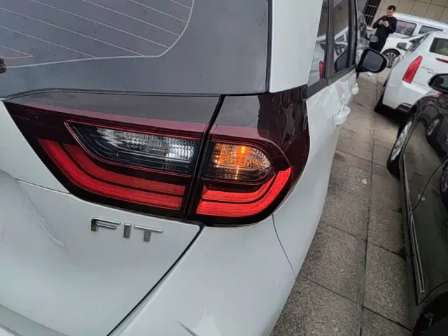Honda Fit — Фото автомобиля 7