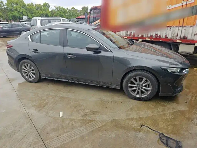 Mazda Axela — Фото автомобиля 3