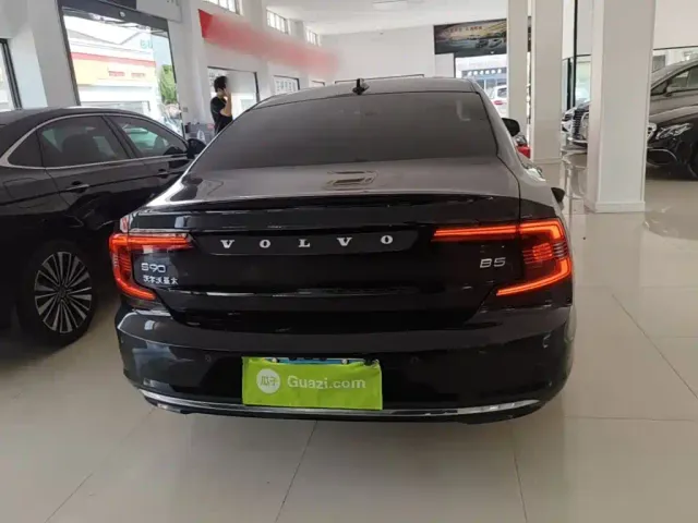 Volvo S90 — Фото автомобиля 5