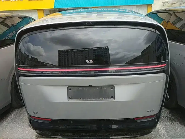 Li Auto MEGA — Фото автомобиля 5