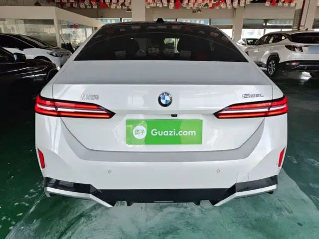 BMW 5 Series — Фото автомобиля 5