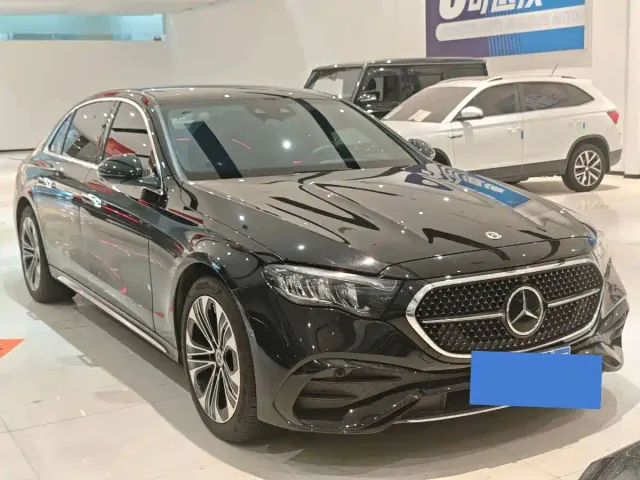 Mercedes-Benz E-Class — Фото автомобиля 2