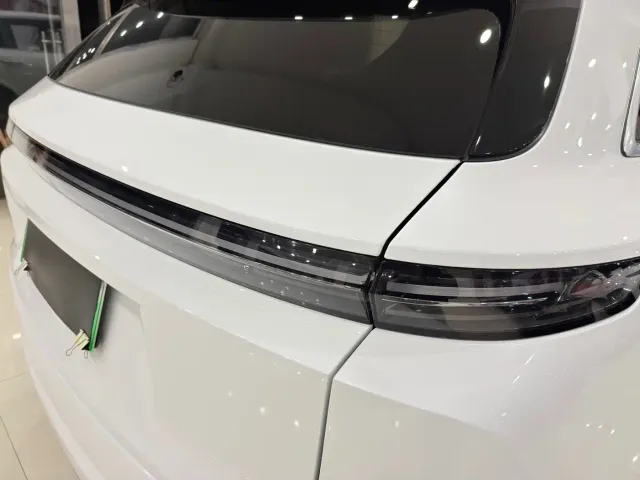 Li Auto L7 — Фото автомобиля 16