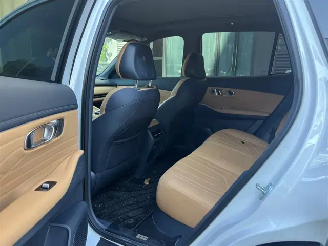 Geely Galaxy Starship 7 EM-i — Фото автомобиля 6
