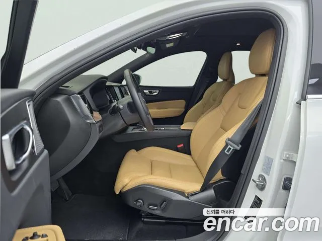 Вольво XC60 — Фото автомобиля 11