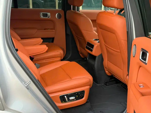 Li Auto L8 — Фото автомобиля 13
