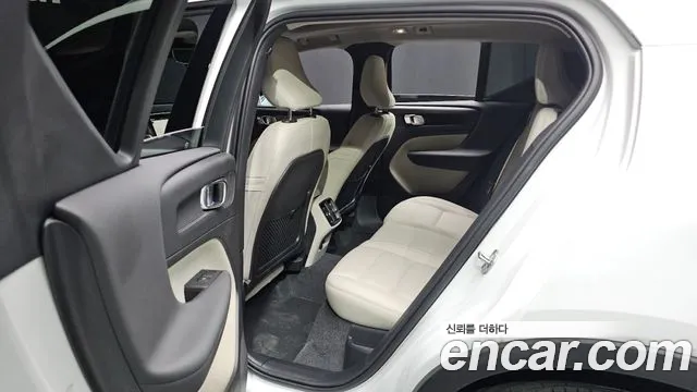 Вольво XC40 B4 Ultimate Bright — Фото автомобиля 19