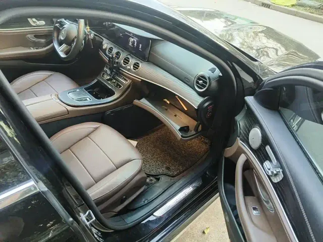 Mercedes-Benz E-Class — Фото автомобиля 13