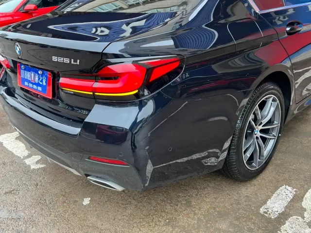 BMW 5 Series — Фото автомобиля 26