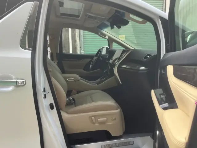 Toyota Vellfire — Фото автомобиля 11