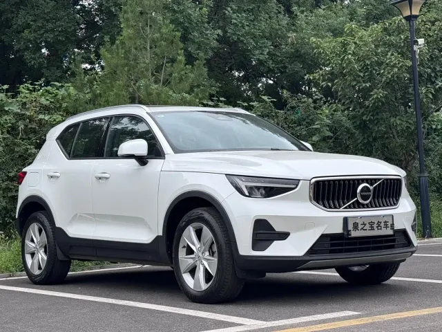 Volvo Volvo XC40 2023 Model B3 Smart Drive Fashion Edition — Фото автомобиля 3