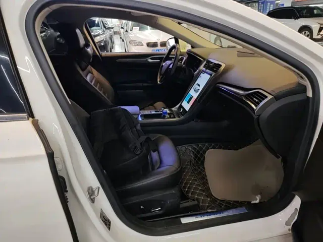 Ford Mondeo — Фото автомобиля 24