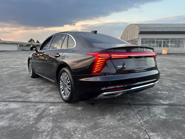 Hongqi H5 — Фото автомобиля 14
