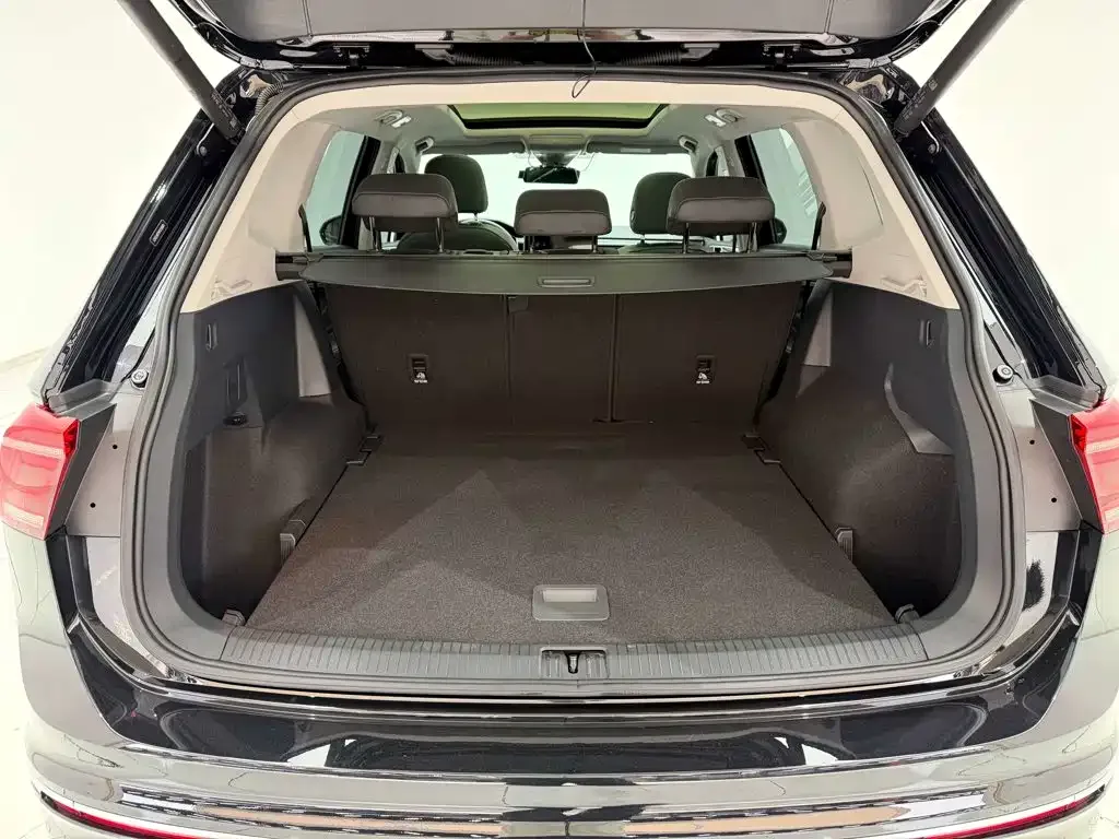 Volkswagen Tiguan L 2024 330TSI Automatic 2WD R-Line Premium Enjoyment Edition — Фото автомобиля 29