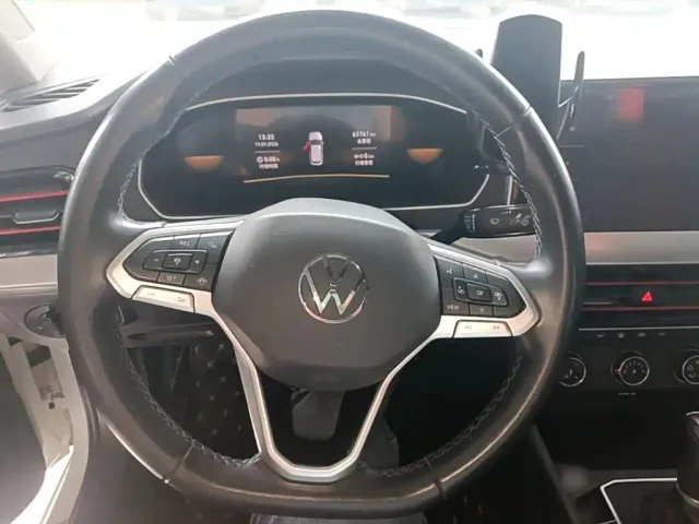 Volkswagen Lavida — Фото автомобиля 10