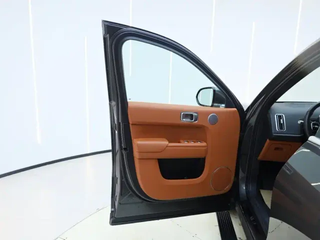 Li Auto L9 — Фото автомобиля 23