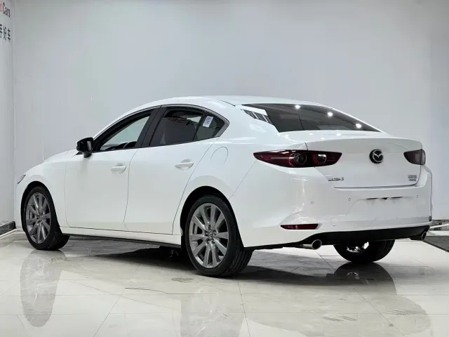 Mazda Axela — Фото автомобиля 6