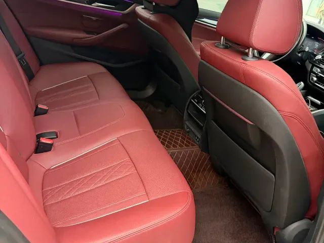 BMW 5 Series — Фото автомобиля 11