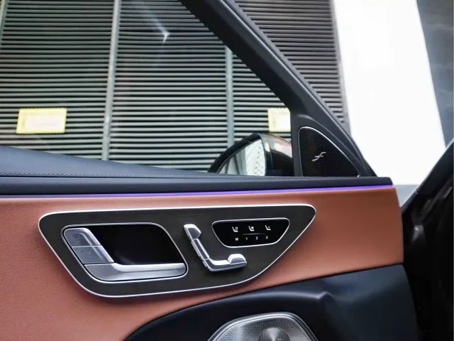 Mercedes-Benz E-Class — Фото автомобиля 13