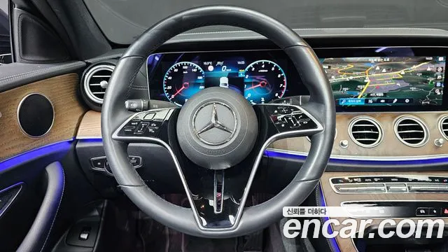 Mercedes-Benz E-Class — Фото автомобиля 13
