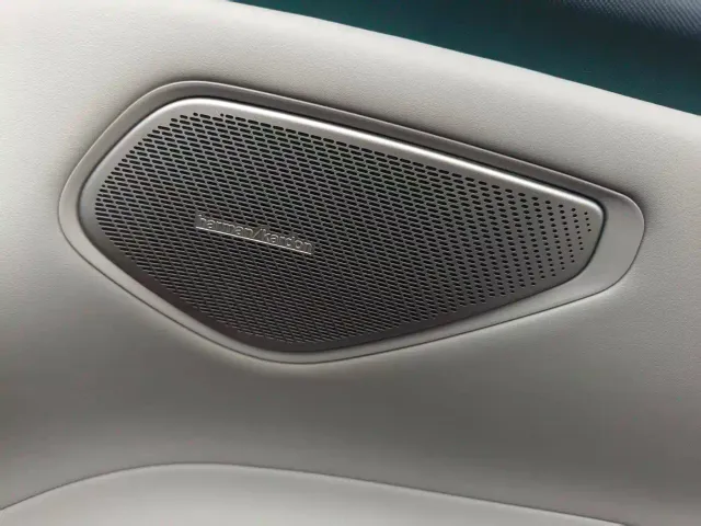 Lynk & Co Z10 — Фото автомобиля 11